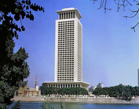 مصر تدعو جميع الأطراف الليبية إلى وقف التصعيد وتغليب لغة الحوار مصر تدعو جميع الأطراف الليبية إلى وقف التصعيد وتغليب لغة الحوار