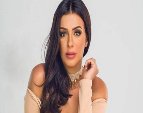 صور : إنجي المقدم بجاكيت بيج قصير في احدث جلسة تصوير من براغ صور : إنجي المقدم بجاكيت بيج قصير في احدث جلسة تصوير من براغ