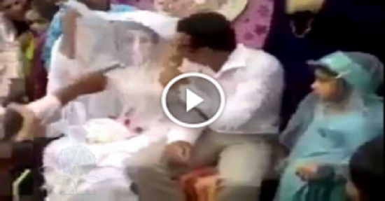 فيديو صادم: العريس ضرب العروس ثم تركها ومشى ....