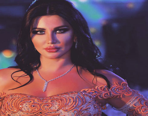 جیني اسبر بفستان مكشوف جیني اسبر بفستان مكشوف