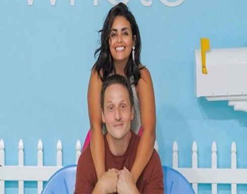 أمل الشهراني تتصدر بظهورها بالحجاب وزوجها بالجلابية من المُصلّى .. بالفيديو