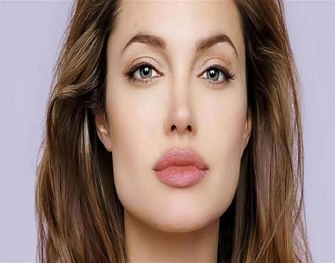 شاهد أنجلينا جولي تهرول وسط الإنذار من غارة جوية بأوكرانيا شاهد أنجلينا جولي تهرول وسط الإنذار من غارة جوية بأوكرانيا