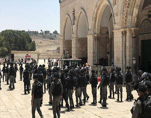 إصابة مصلين فلسطينيين إثر اقتحام قوات إسرائيلية مسجدً في القدس إصابة مصلين فلسطينيين إثر اقتحام قوات إسرائيلية مسجدً في القدس