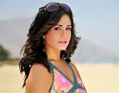 بـ إطلالة جديدة.. منة فضالي لمتابعيها: أخالط البشر من كل صنف ثم أهرب باحثة عن نفسي بـ إطلالة جديدة.. منة فضالي لمتابعيها: أخالط البشر من كل صنف ثم أهرب باحثة عن نفسي