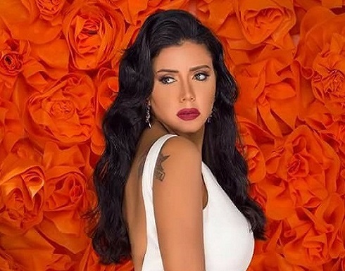 رانيا يوسف ترقص على المزمار والطبلة في حفل تخرج ابنتها رانيا يوسف ترقص على المزمار والطبلة في حفل تخرج ابنتها
