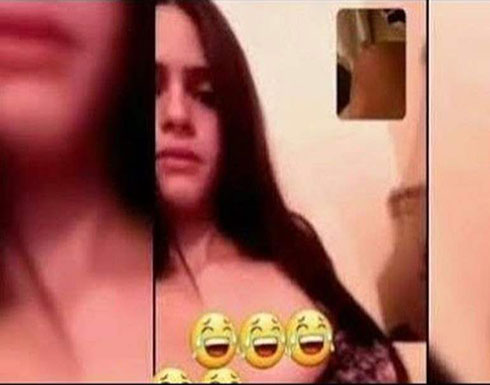 شاهد : فيديو إباحي لإبنة فنان عربي يهزّ الوسط الفني شاهد : فيديو إباحي لإبنة فنان عربي يهزّ الوسط الفني