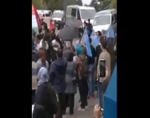محتجون يقتحمون سفارة إيران بفنلندا للتنديد بالإعدامات محتجون يقتحمون سفارة إيران بفنلندا للتنديد بالإعدامات