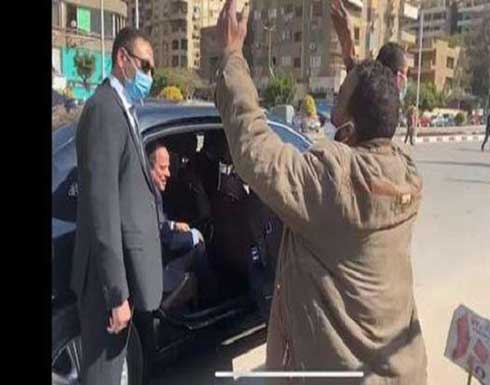 بائع فاكهة للسيسي: أنت أجمل حاجة شوفتها يا ريس - فيديو بائع فاكهة للسيسي: أنت أجمل حاجة شوفتها يا ريس - فيديو