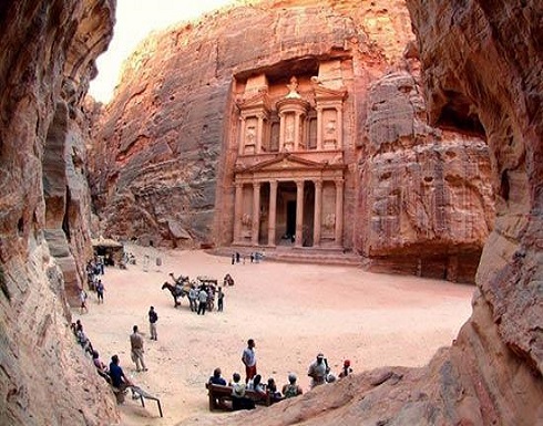 البترا تحتفل بذكرى اختيارها كإحدى عجائب الدنيا السبع البترا تحتفل بذكرى اختيارها كإحدى عجائب الدنيا السبع