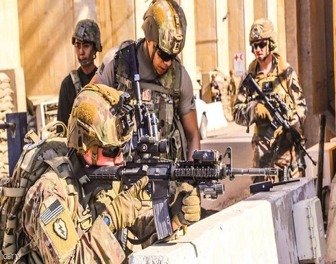 ميلشيات "الحشد الشعبي" تواصل حصارها لبوابة السفارة الأميركية ميلشيات "الحشد الشعبي" تواصل حصارها لبوابة السفارة الأميركية
