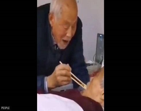 "سأحبك للأبد".. فيديو رومانسي لزوجين مسنين مريضين بـ"كورونا" "سأحبك للأبد".. فيديو رومانسي لزوجين مسنين مريضين بـ"كورونا"