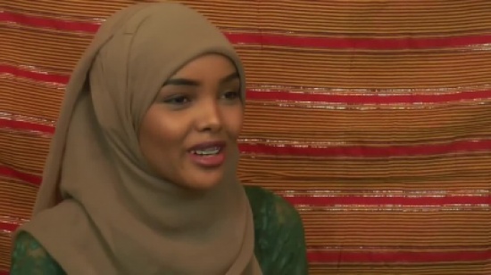 بالفيديو.. صومالية محجبة تشارك في مسابقة جمال بأميركا بالفيديو.. صومالية محجبة تشارك في مسابقة جمال بأميركا