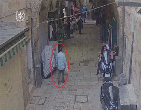 شاهد : لحظة استشهاد شاب فلسطيني بعد محاولة طعن جندي اسرائيلي شاهد : لحظة استشهاد شاب فلسطيني بعد محاولة طعن جندي اسرائيلي