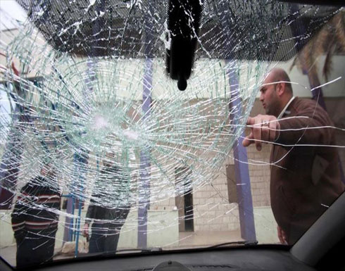 مستوطنون يرشقون مركبات فلسطينية بالحجارة في 3 مناطق بالضفة مستوطنون يرشقون مركبات فلسطينية بالحجارة في 3 مناطق بالضفة