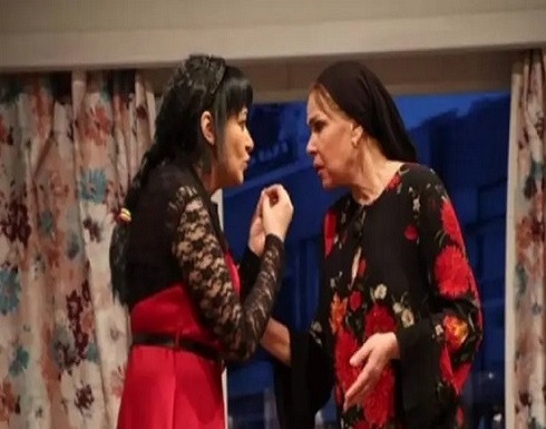 "ساعدتها على المسرح فضربتها".. لوسي تعتدي على فنانة شابة "ساعدتها على المسرح فضربتها".. لوسي تعتدي على فنانة شابة