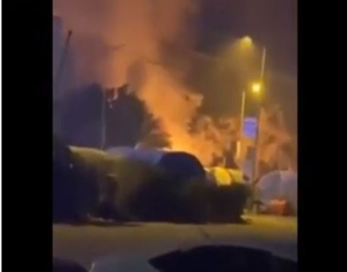 شاهد : حرق خيم المتظاهرين في الناصرية واطلاق النار عليهم من قبل ميلشيات الحشد شاهد : حرق خيم المتظاهرين في الناصرية واطلاق النار عليهم من قبل ميلشيات الحشد