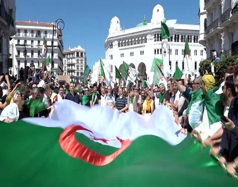 الجزائر.. التمديد لبن صالح "يضع مصيره على المحك" الجزائر.. التمديد لبن صالح "يضع مصيره على المحك"