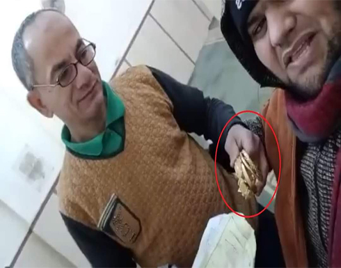 مصري يتبرع بذهب زوجته لعلاج ابنة جاره اليمني ويفاجأ بوفاتها .. بالفيديو مصري يتبرع بذهب زوجته لعلاج ابنة جاره اليمني ويفاجأ بوفاتها .. بالفيديو