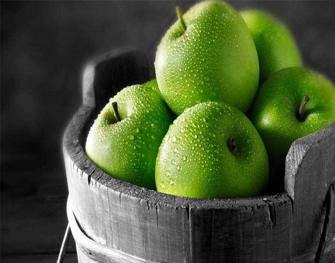 لتحموا أنفسكم من البدانة.. عليكم بالتفاح الأخضر لتحموا أنفسكم من البدانة.. عليكم بالتفاح الأخضر