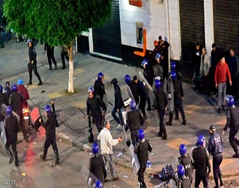 الجزائر.. الأمن يفرق محتجين واتهامات بخروق انتخابية الجزائر.. الأمن يفرق محتجين واتهامات بخروق انتخابية