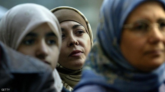 القضاء الإسباني يقتصّ لموظفة محجبة القضاء الإسباني يقتصّ لموظفة محجبة