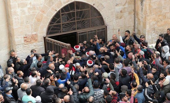 هآرتس : الأردن يرفض وساطة أمريكية مع إسرائيل لحل مشكلة باب الرحمة هآرتس : الأردن يرفض وساطة أمريكية مع إسرائيل لحل مشكلة باب الرحمة