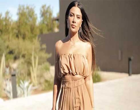 معجب يحاول الإمساك بيد صبا مبارك .. شاهد معجب يحاول الإمساك بيد صبا مبارك .. شاهد