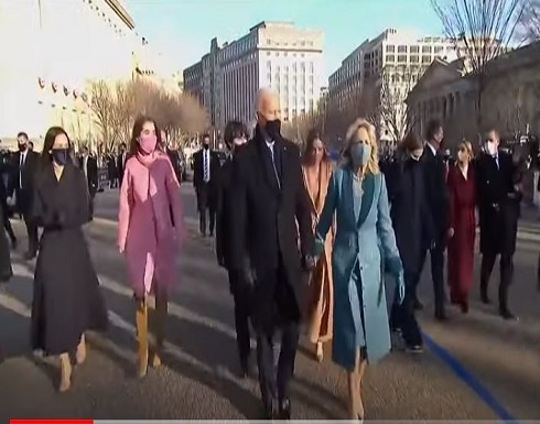 شاهد : الرئيس الأمريكي جو بايدن يتوجه إلى البيت الأبيض شاهد : الرئيس الأمريكي جو بايدن يتوجه إلى البيت الأبيض