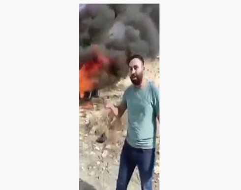 فلسطيني يحرق سيارته الفرنسية نصرة للرسول - فيديو فلسطيني يحرق سيارته الفرنسية نصرة للرسول - فيديو