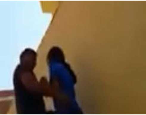 القبض على "مراهق" اقام علاقة غير شرعية مع زميلته بعد ابتزازها بصورها القبض على "مراهق" اقام علاقة غير شرعية مع زميلته بعد ابتزازها بصورها