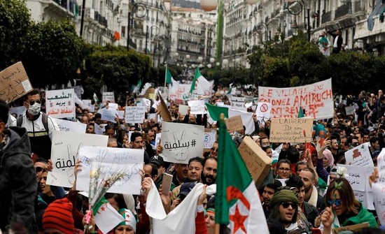 يوم حاسم في الجزائر.. من سيقود المرحلة الانتقالية؟ يوم حاسم في الجزائر.. من سيقود المرحلة الانتقالية؟