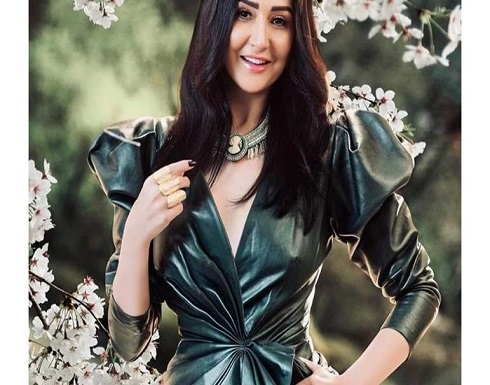 شاهد.. غادة عبد الرازق بملابس مثيرة في شهر العسل تشعل السوشيال ميديا شاهد.. غادة عبد الرازق بملابس مثيرة في شهر العسل تشعل السوشيال ميديا