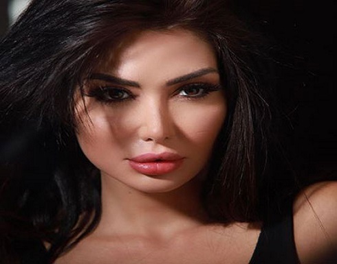 دانا جبر تشع أنوثة بـ إطلالة مخملية جريئة ( صورة ) دانا جبر تشع أنوثة بـ إطلالة مخملية جريئة ( صورة )