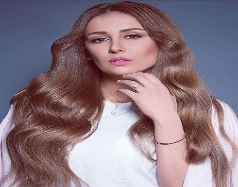 شاهدوا.. كندة حنا تتحدى برد الشتاء بملابس خفيفة جداً شاهدوا.. كندة حنا تتحدى برد الشتاء بملابس خفيفة جداً
