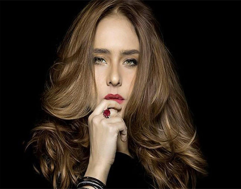 شاهد إبنة نيللي كريم تخطف الأنظار بجمالها علي البحر.. هل تشبهها؟ شاهد إبنة نيللي كريم تخطف الأنظار بجمالها علي البحر.. هل تشبهها؟