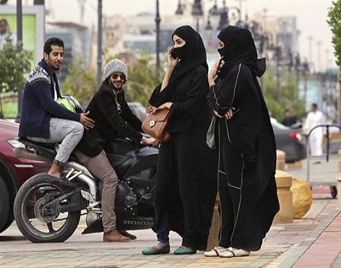 فيديو تحرّش يهزّ السعودية وضجة واسعة من المقطع .. شاهد فيديو تحرّش يهزّ السعودية وضجة واسعة من المقطع .. شاهد