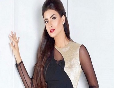 بالأسود.. علا الفارس بإطلالة مرحة وسط الثلوج بالأسود.. علا الفارس بإطلالة مرحة وسط الثلوج