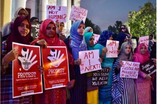 الهند :جريمة بشعة.. 7 ذئاب بشرية يعتدون على الأم ويقتلون ابنها أمام عينيها الهند :جريمة بشعة.. 7 ذئاب بشرية يعتدون على الأم ويقتلون ابنها أمام عينيها