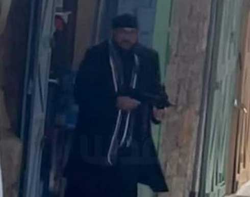 قوات الاحتلال تقتحم منزل منفذ عملية القدس وتعتقل شقيقه قوات الاحتلال تقتحم منزل منفذ عملية القدس وتعتقل شقيقه