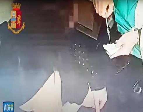 إيطاليا.. كاميرا سرية تطيح بممرضة تحقن اللقاح خارج الأذرع (فيديو) إيطاليا.. كاميرا سرية تطيح بممرضة تحقن اللقاح خارج الأذرع (فيديو)