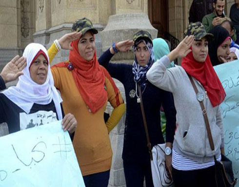 ذهول بمصر من إلزام السيسي للفتيات بالتجنيد المدني عاما ذهول بمصر من إلزام السيسي للفتيات بالتجنيد المدني عاما
