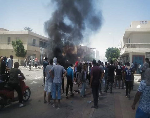 شاهد : فض اعتصام مطلبي بالقوة في تونس.. ودعوة لإضراب عام شاهد : فض اعتصام مطلبي بالقوة في تونس.. ودعوة لإضراب عام