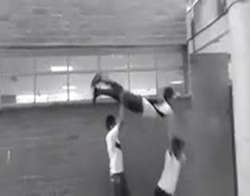نهاية مروعة لثلاثة شباب استعرضوا مهاراتهم (فيديو) نهاية مروعة لثلاثة شباب استعرضوا مهاراتهم (فيديو)