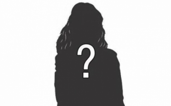 مذيعة لبنانية شهيرة تترك زوجها بعد ان ضربها وطردها من المنزل مذيعة لبنانية شهيرة تترك زوجها بعد ان ضربها وطردها من المنزل
