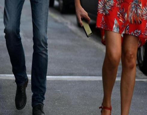 رجل ينقذ فتاة من التحرش في المواصلات العامة رجل ينقذ فتاة من التحرش في المواصلات العامة