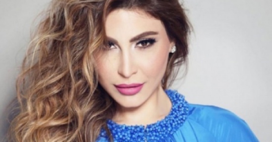 يارا وسخرية عارمة من ألوان ثيابها! يارا وسخرية عارمة من ألوان ثيابها!