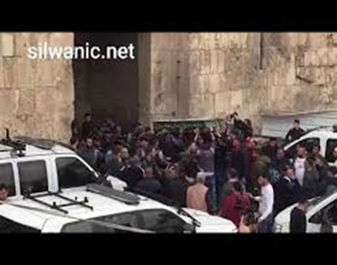 بالفيديو : قوات الاحتلال تمنع جنازة الدخول الى المسجد الاقصى وتعتدي على المشيعين بالفيديو : قوات الاحتلال تمنع جنازة الدخول الى المسجد الاقصى وتعتدي على المشيعين