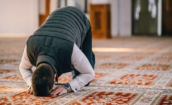 الأردن : الخلايلة يطلب من الائمة توجيه المصلين لعدم حضور صلاة الجمعة كل من يقل عن 18 ويزيد عن 60 سنة الأردن : الخلايلة يطلب من الائمة توجيه المصلين لعدم حضور صلاة الجمعة كل من يقل عن 18 ويزيد عن 60 سنة
