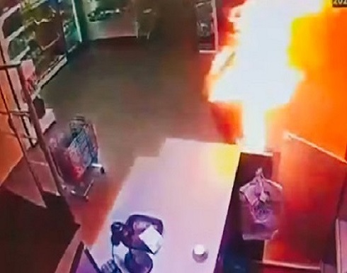 بالفيديو.. أربعيني ينتقم من عشيقته بحرقها بالبنزين بالفيديو.. أربعيني ينتقم من عشيقته بحرقها بالبنزين