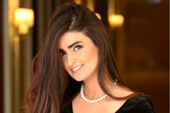 من سيارتها.. علا الفارس تتألق بإطلالة ناعمة على إنستجرام من سيارتها.. علا الفارس تتألق بإطلالة ناعمة على إنستجرام